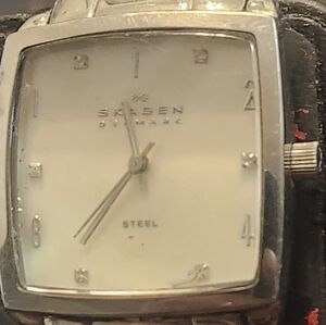 Vintage y2k Skagen womens watch with mother of pearl face.